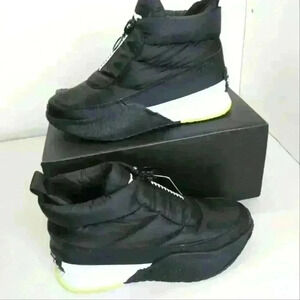 Sorel Out N About III Puffy Zip WP Boots in Black/White, Women's Size US 7.5